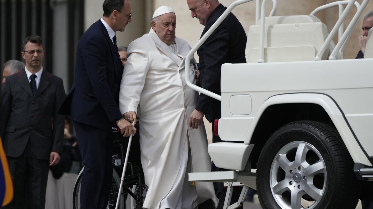 Papež je s infekcí dýchacích cest v nemocnici